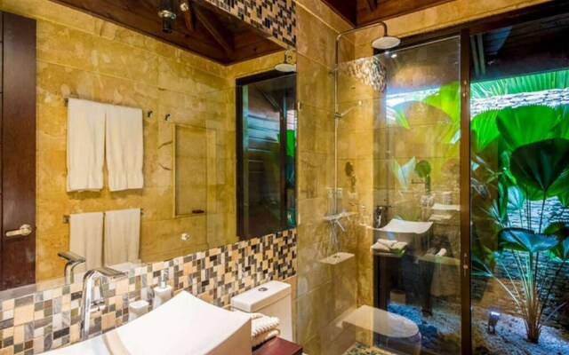 Sunny Vacation Villa 62