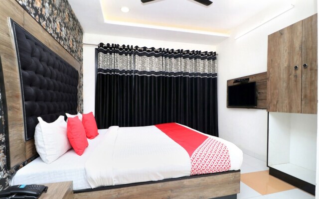 OYO 27972 Hotel Pakeeza