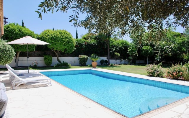 3 bedroom Villa Pera 12 with 10x5m private pool, within walking distance to resort village square, resort facilities, Aphrodite Hills