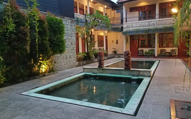 Catur Adi Putra by OYO Rooms