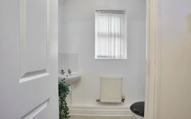 Host Stay Snowdrop Crescent II