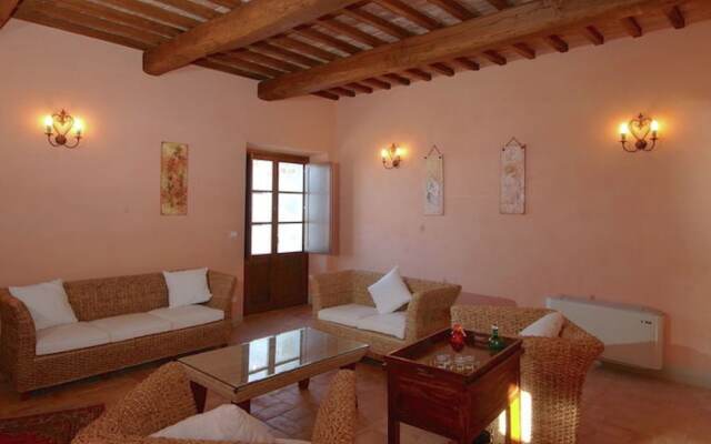 Lovely Villa in Tuoro sul Trasimeno with Pool