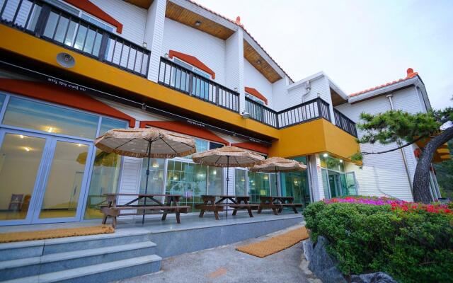 Byeonsanbando With Hill Pension