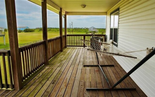 Spacious Retreat W/expansive Yard & Beach Access!