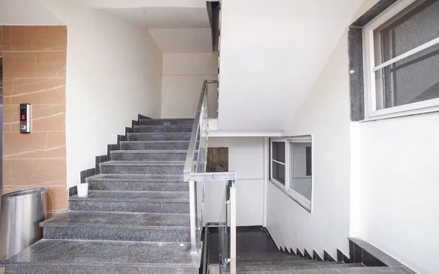 Fabhotel Johri Regency