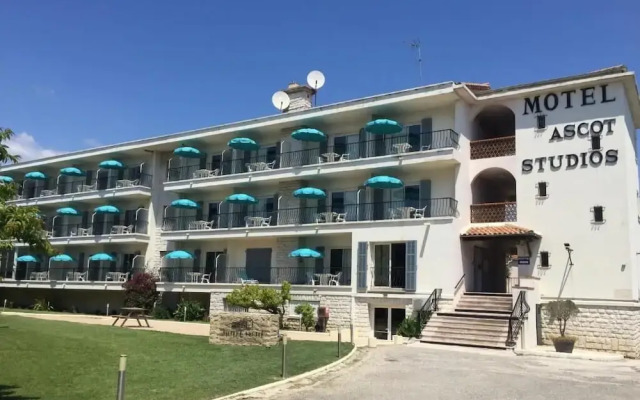 MOTEL ASCOT - Hôtel & Appartements