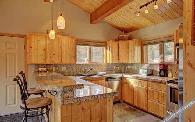 Black Bear 5 Br Home by RedAwning