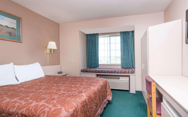 Super 8 By Wyndham Fargo Airport