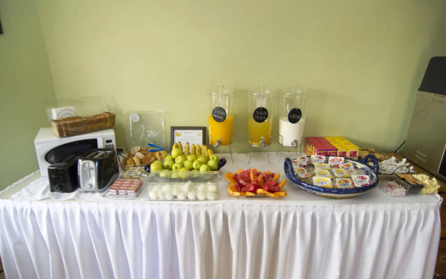 Laos Mar Hotel & Suites