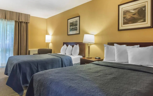 Jolly Roger Inn & Resort