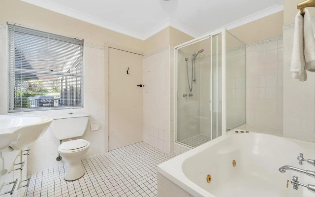The Rotunda @ Gerroa - Pet Friendly Beachfront