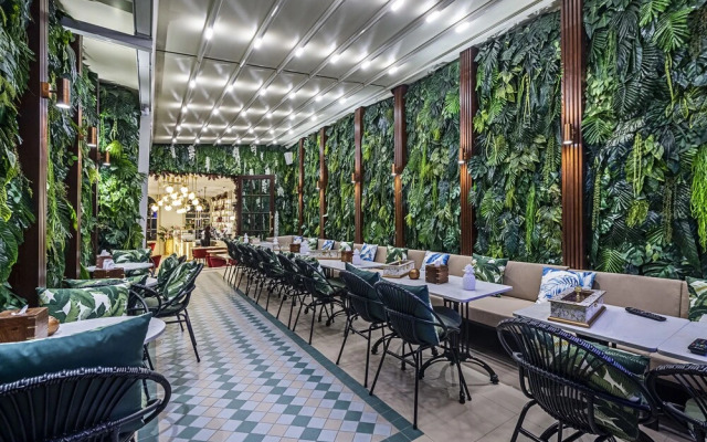 Billionaire Suites Kensington