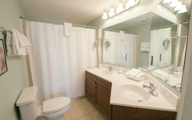 Coconut Grove - 403