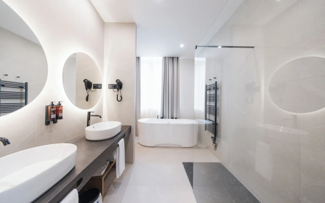Hotel Mondragon