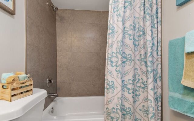 2 Bedroom 2Bath Deluxe Apt with Patio