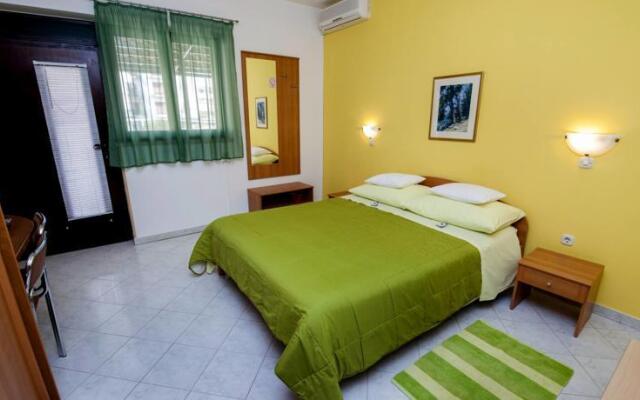Apartments and Rooms Erik