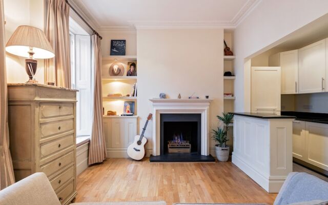 Lamont Street Apartment