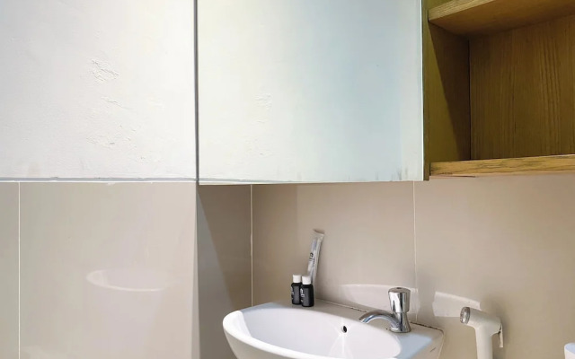 Good And Comfy Studio At Azalea Suites Apartment