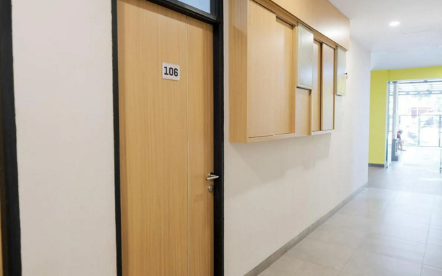 RedDoorz Near Mall Taman Anggrek