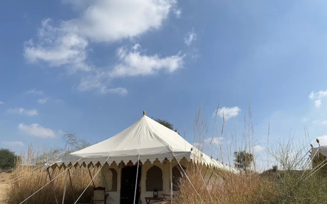 Manvār Sevan, The Desert Camp