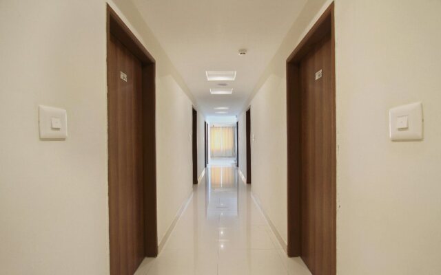 OYO 11960 Hotel Le Citi Inn