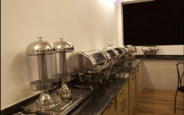 FabHotel Grand Savoury Suites