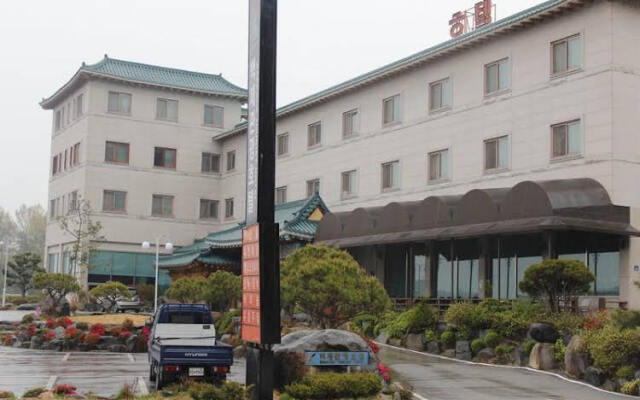 Baekje Tourist Hotel