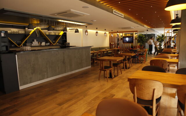 Sapko Airport Hotel
