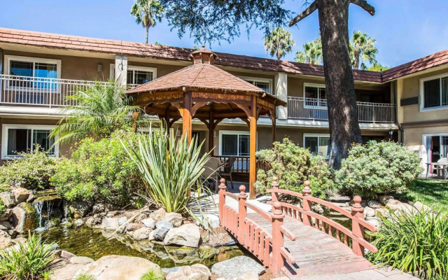 Quality Inn & Suites Thousand Oaks - US101