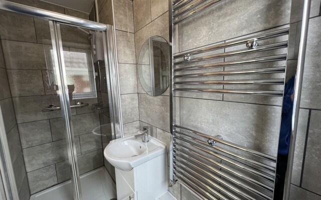 3 Bedroom Bungalow Moelfre- Private Garden,parking