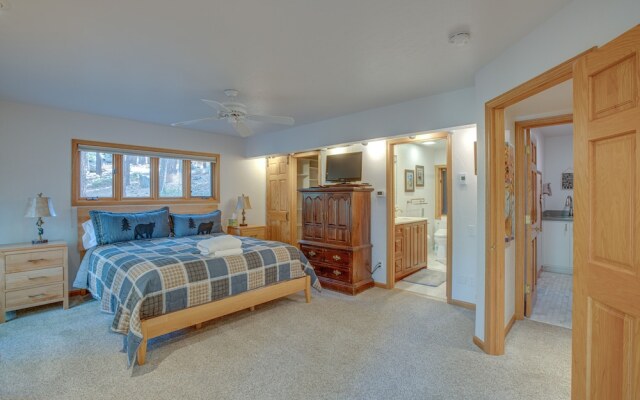 Close to Trails: Family-friendly Stateline Home!