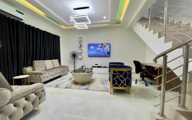 Luxury 3bedroom duplex