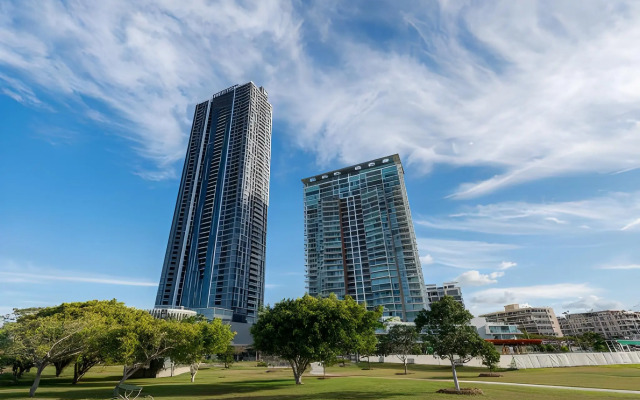 Meriton Suites Southport, Gold Coast