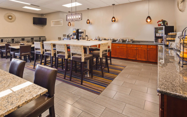 Best Western Cascadia Inn