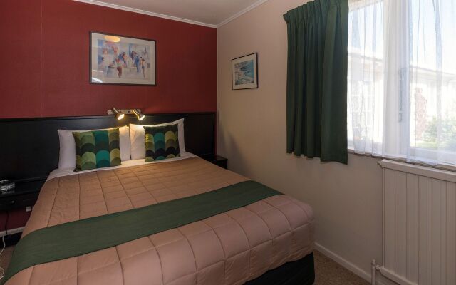 MALFROY motor lodge Rotorua - Accommodation and Mineral Pool