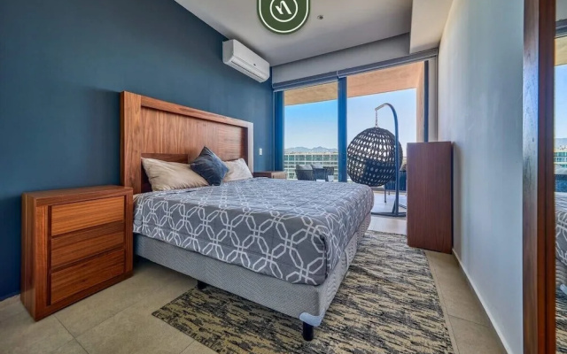 Oceanfront 2BR Condo -private Balcony - Beach