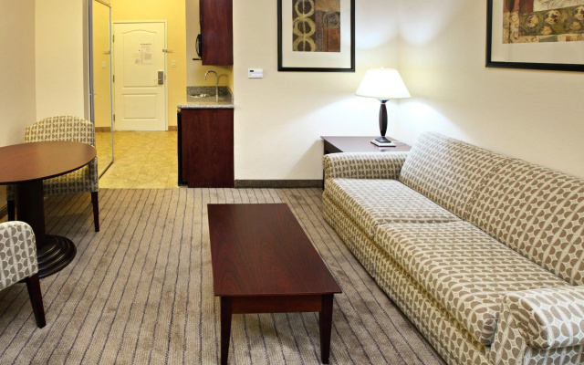 Holiday Inn Express & Suites Marshall by IHG