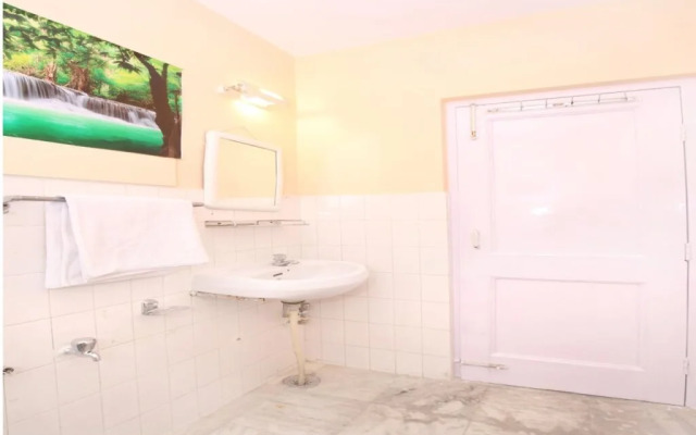 Hotel Red House By OYO Rooms