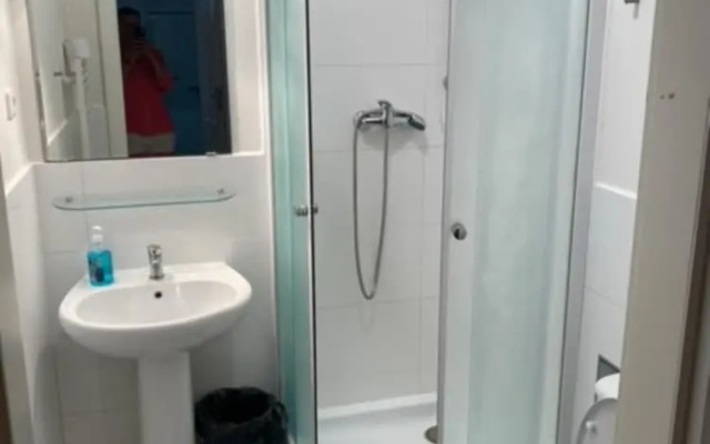 Large 3 Bedroom Family Apartment With Balcony