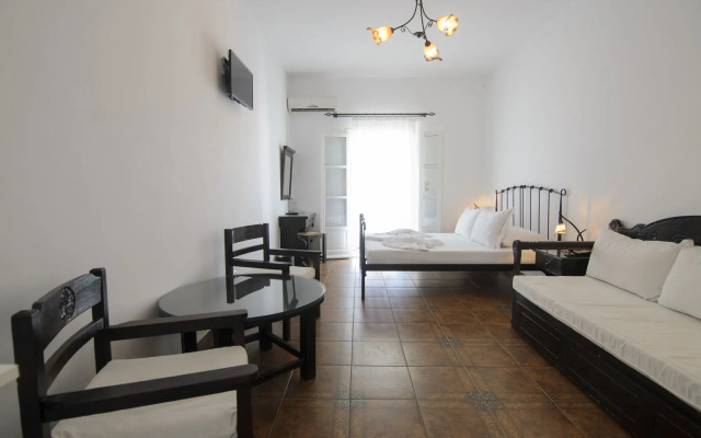 Yperia Hotel