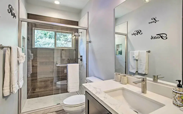 Tranquil Sedona Home With Fireplace & Hot Tub!