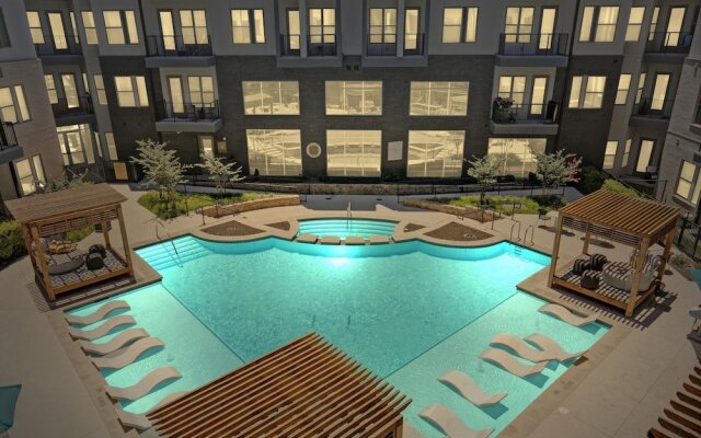 Maison De Luxe Brand New Cozy, Prime Location 1 Bedroom Condo by Redawning
