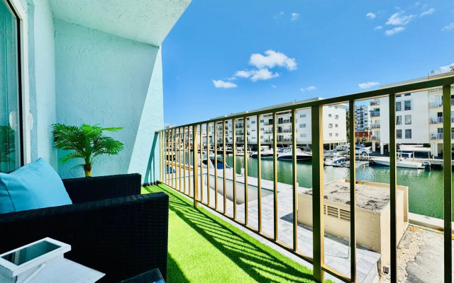 Waterfront 1BR Parking Walk to the Beach