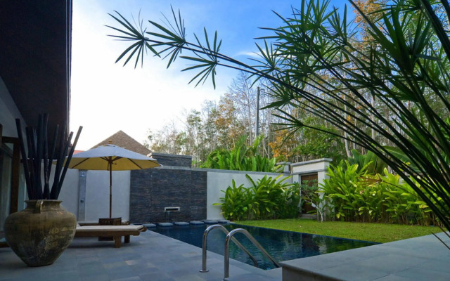 Villa Kama by Holiplanet