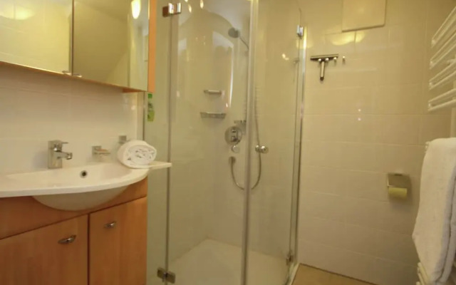 Spacious Apartment in Kitzbuhel near Ski Lift