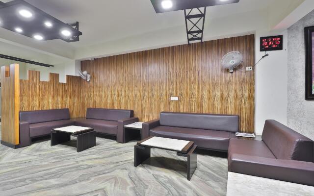 OYO 28448 Tree Top Residency
