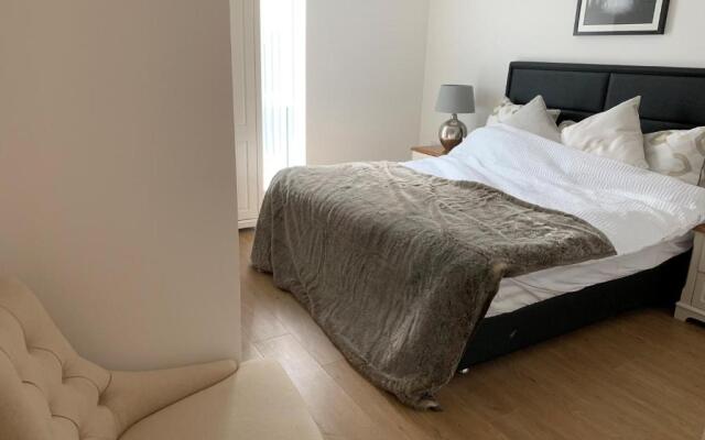 Bracknell - Stunning 2 bedroom Flat with Spectacular Views