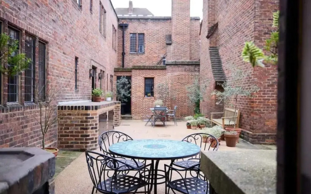 The Charm of Chelsea - Modern 4bdr With Shared Courtyard