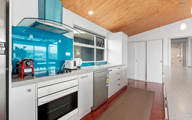 Blue Crush Villa - Mangawhai Heads Holiday Home