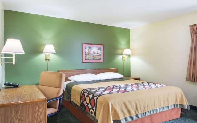 Super 8 by Wyndham Colby